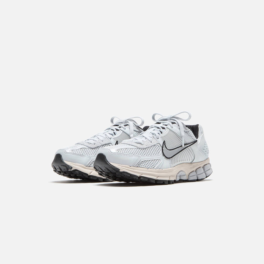 Platinum / Light Brown / Grey Women Kith Nike WMNS Zoom Vomero 5 Sneakers | 0519-ITVBJ