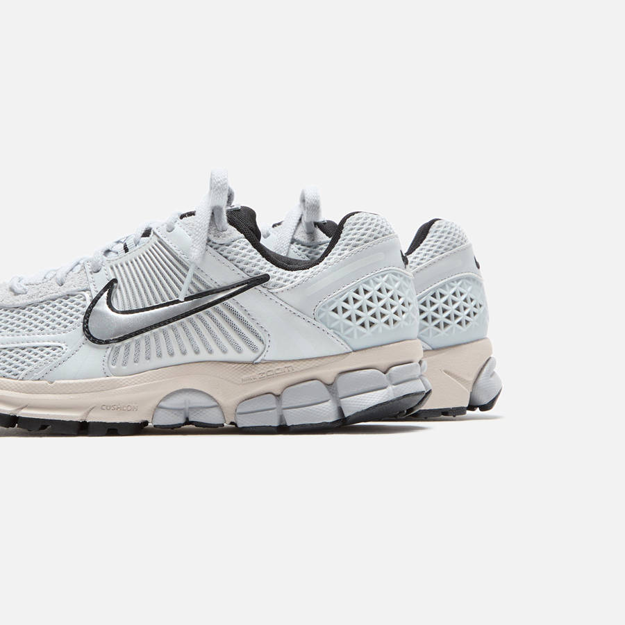 Platinum / Light Brown / Grey Women Kith Nike WMNS Zoom Vomero 5 Sneakers | 0519-ITVBJ