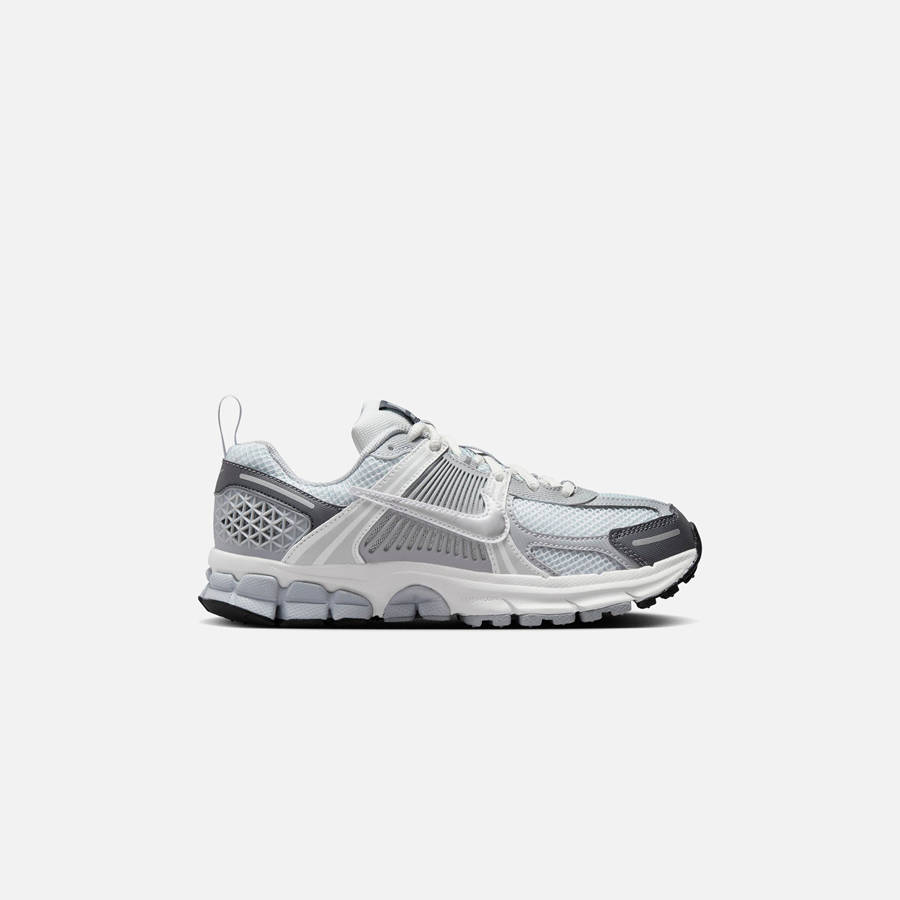 Platinum / Silver / White / Grey Kids' Kith Nike GS Zoom Vomero 5 Sneakers | 4162-FCNHA