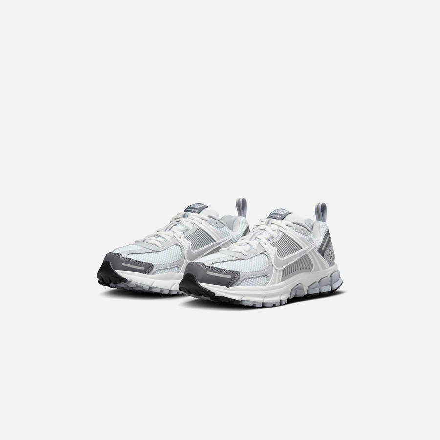 Platinum / Silver / White / Grey Kids' Kith Nike GS Zoom Vomero 5 Sneakers | 4162-FCNHA