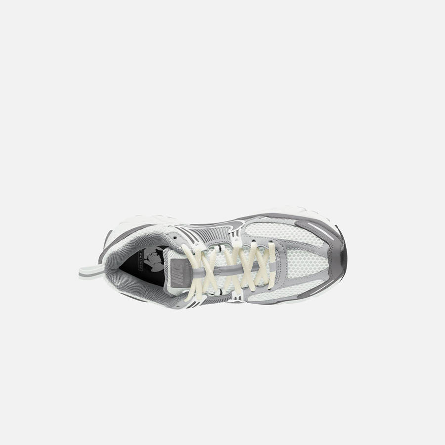Platinum / Silver / White / Grey Kids' Kith Nike GS Zoom Vomero 5 Sneakers | 4162-FCNHA