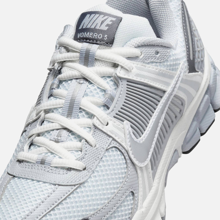 Platinum / Silver / White / Grey Kids' Kith Nike GS Zoom Vomero 5 Sneakers | 4162-FCNHA