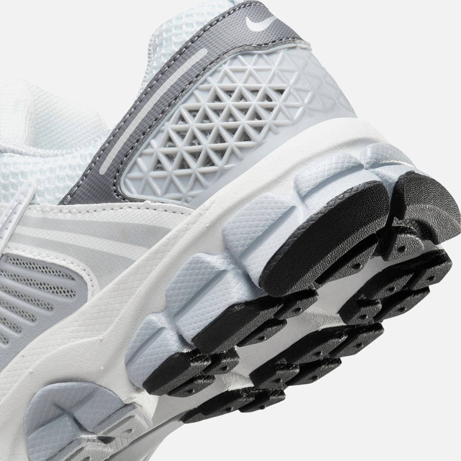 Platinum / Silver / White / Grey Kids' Kith Nike GS Zoom Vomero 5 Sneakers | 4162-FCNHA