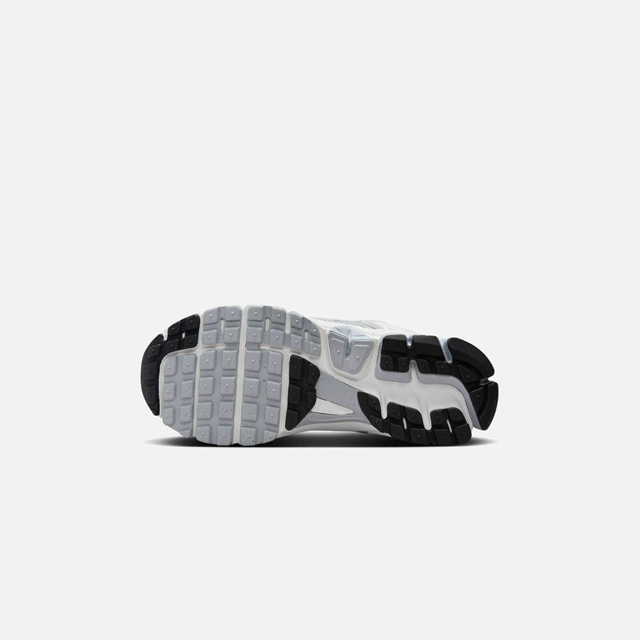 Platinum / Silver / White / Grey Kids' Kith Nike GS Zoom Vomero 5 Sneakers | 4162-FCNHA