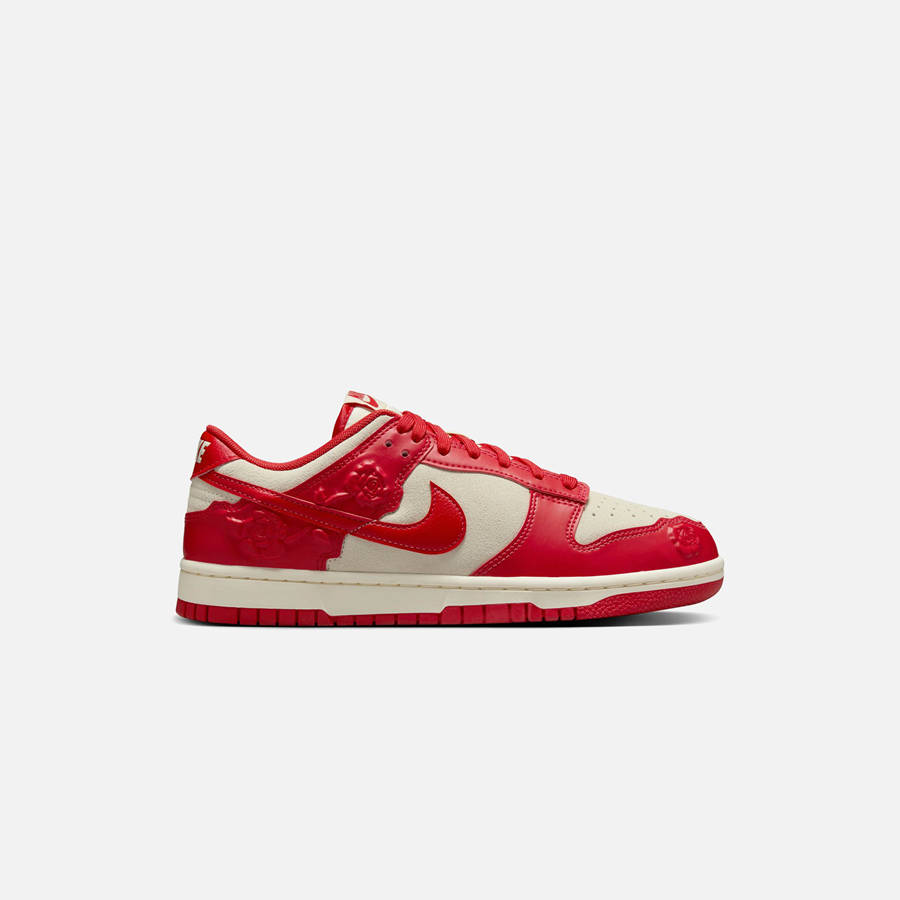 Red / White Women Kith Nike WMNS Dunk Low SE Sneakers | 9712-XVWAC