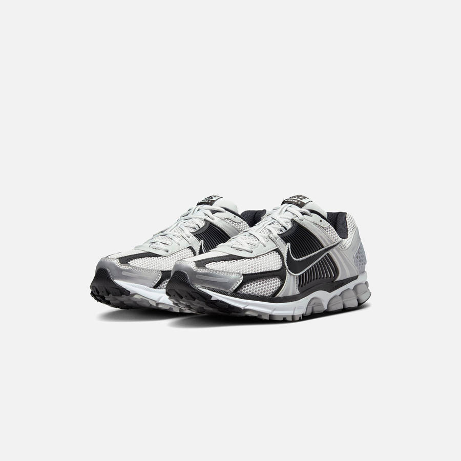 Silver / Black / Platinum Men Kith Nike Zoom Vomero 5 Sneakers | 5619-HDOPF
