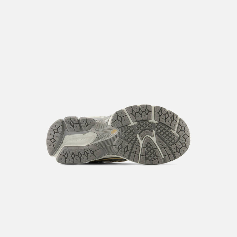 Silver / Coral Kids' Kith New Balance GS 1906 Sneakers | 9701-RXQCF