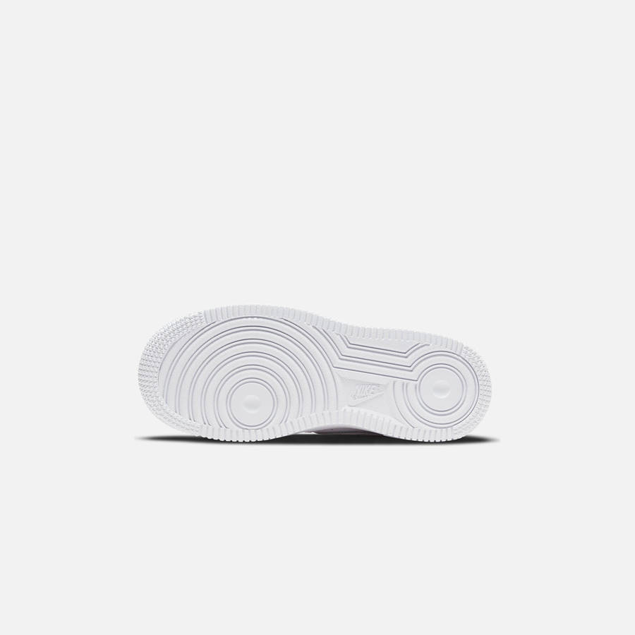 White Kids' Kith Nike Pre-School Air Force 1 LE Sneakers | 7815-TRZOE