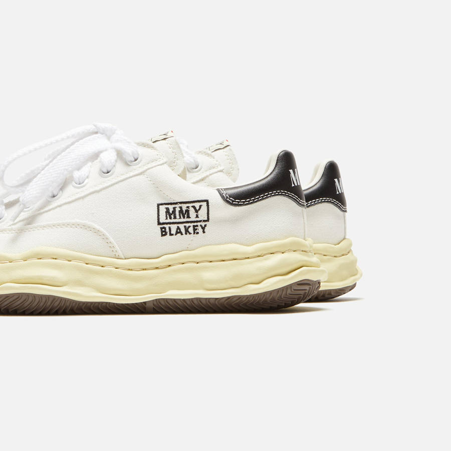 White Men Kith Mihara Yasuhiro Blakey Low Sneakers | 3275-XEDKO