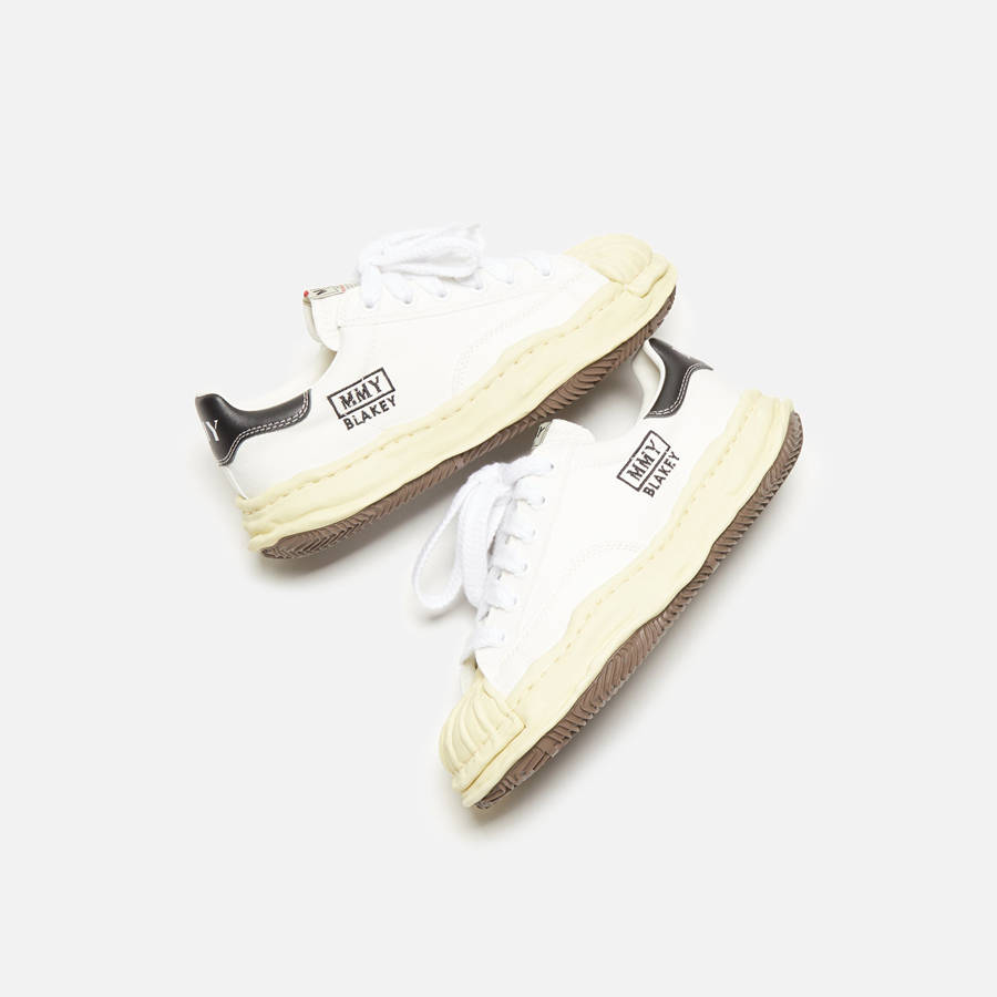 White Men Kith Mihara Yasuhiro Blakey Low Sneakers | 3275-XEDKO
