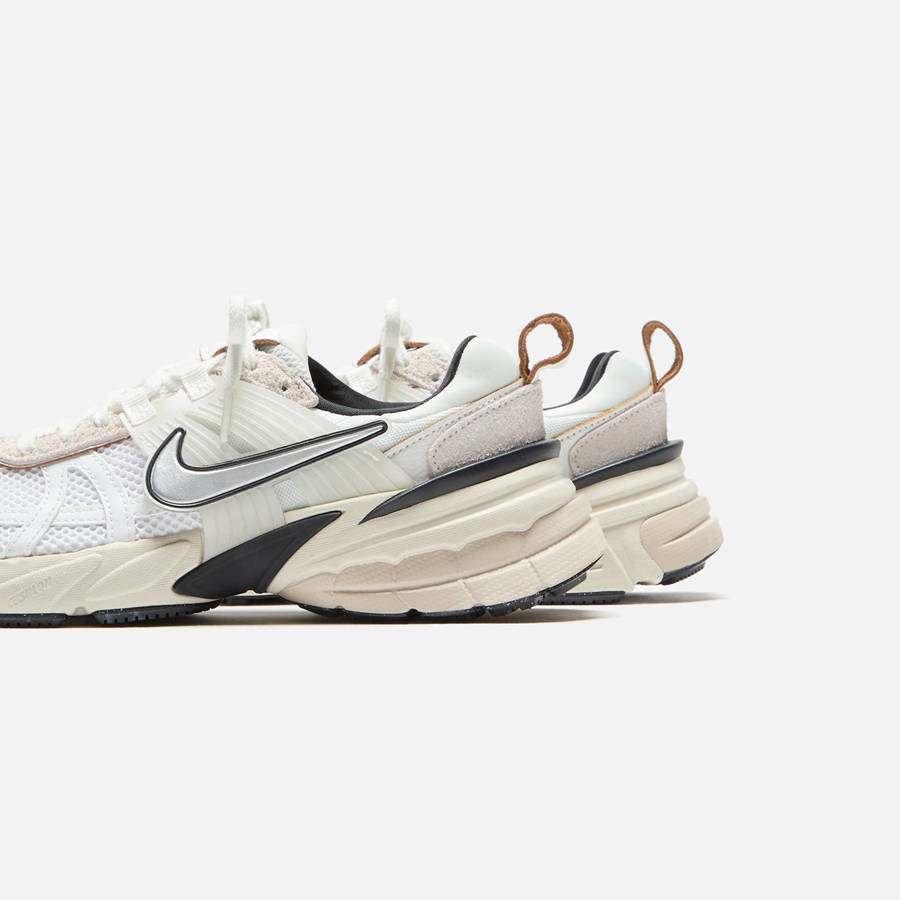 White Women Kith Nike WMNS V2K Run Sneakers | 3496-LURXO