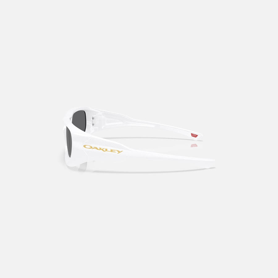 White / Black Men Kith Oakley De Soto Sunglasses | 7125-ZSPYE