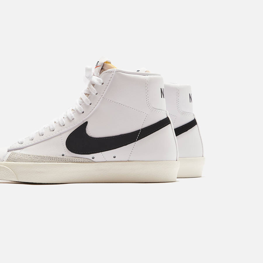 White / Black Women Kith Nike WMNS Blazer Mid 77 Sneakers | 1290-WZUTR
