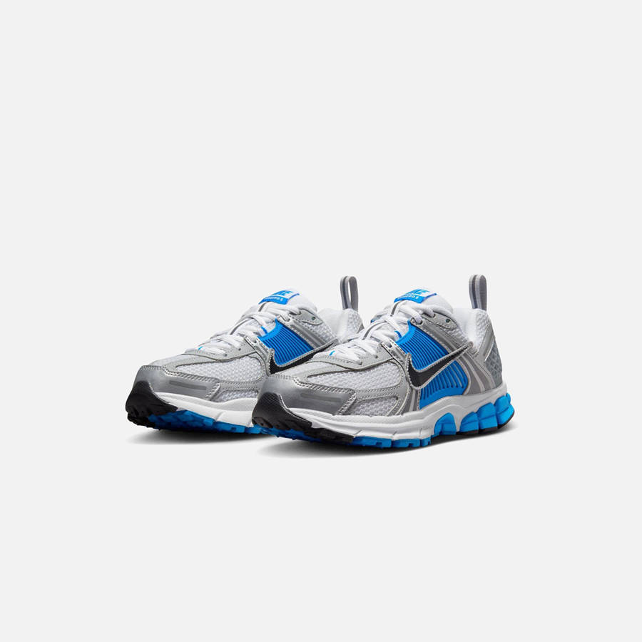 White / Black / Platinum / Blue Kids' Kith Nike GS Vomero 5 Sneakers | 9548-VSIDQ
