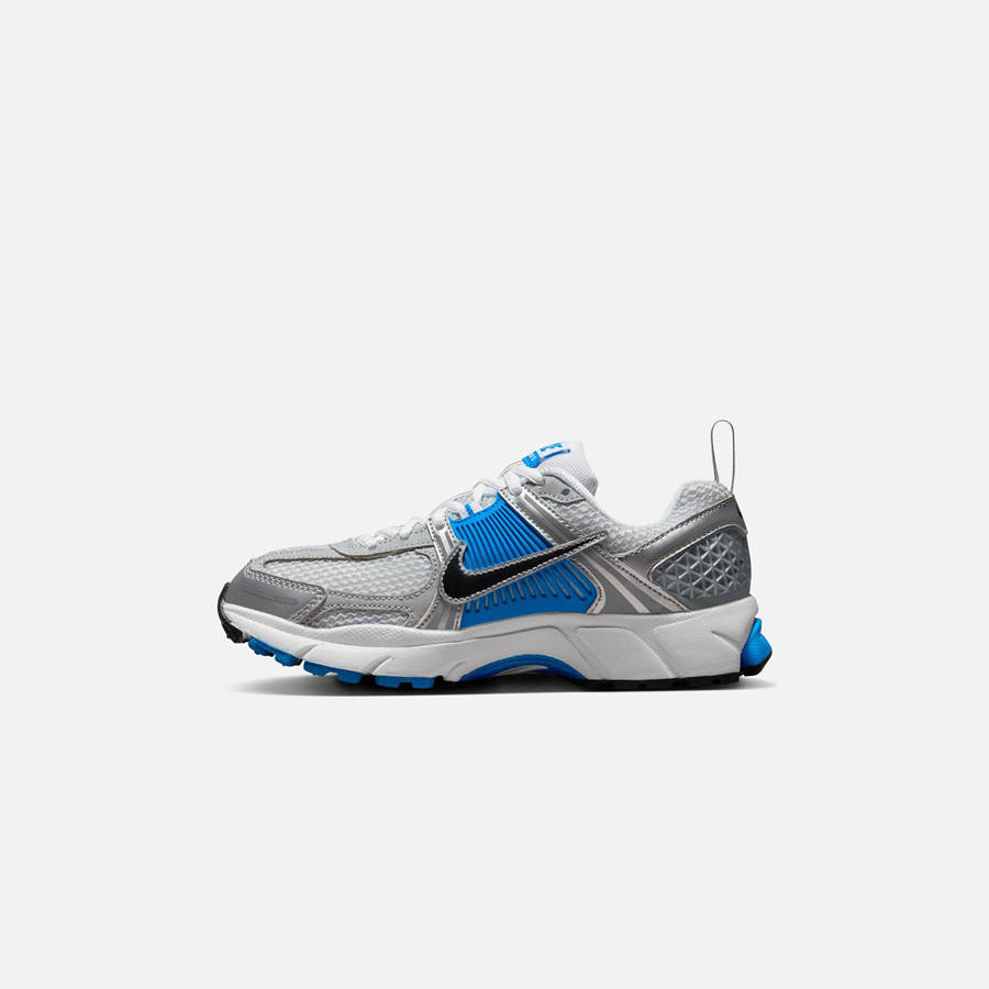 White / Black / Platinum / Blue Kids' Kith Nike GS Vomero 5 Sneakers | 9548-VSIDQ