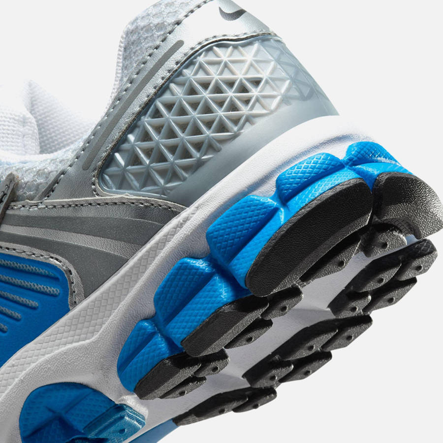 White / Black / Platinum / Blue Kids' Kith Nike GS Vomero 5 Sneakers | 9548-VSIDQ