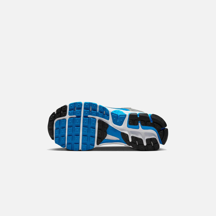 White / Black / Platinum / Blue Kids' Kith Nike GS Vomero 5 Sneakers | 9548-VSIDQ