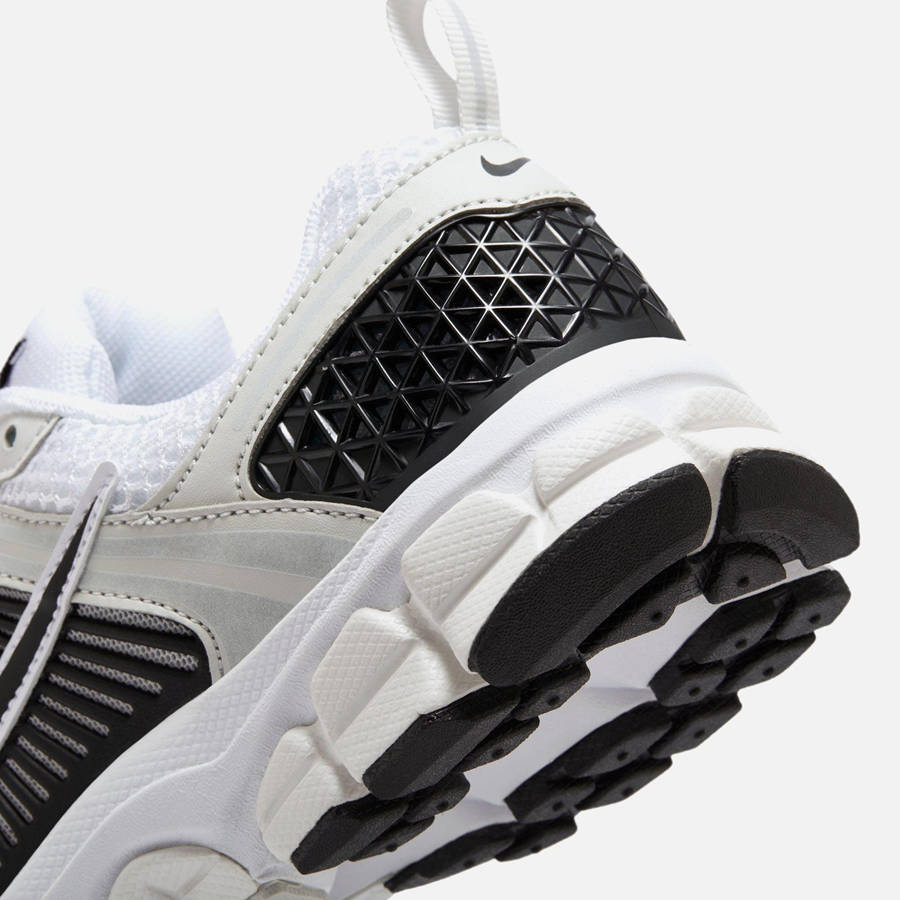 White / Black / Platinum / Platinum Kids' Kith Nike GS Zoom Vomero 5 Sneakers | 6409-PHUWK