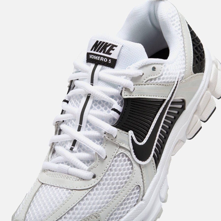 White / Black / Platinum / Platinum Kids' Kith Nike GS Zoom Vomero 5 Sneakers | 6409-PHUWK