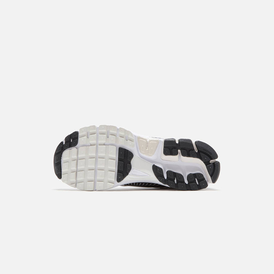 White / Black / Platinum / Platinum Men Kith Nike Zoom Vomero 5 Sneakers | 9564-YNMRF