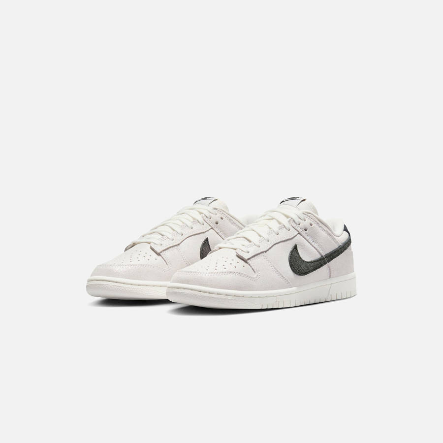White / Black / Red Men Kith Nike Dunk Low Se Sneakers | 4981-BJXLH