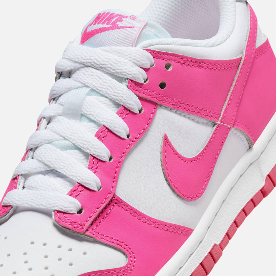 White / Fuchsia Kids' Kith Nike GS Dunk Low Sneakers | 4580-ADMBF