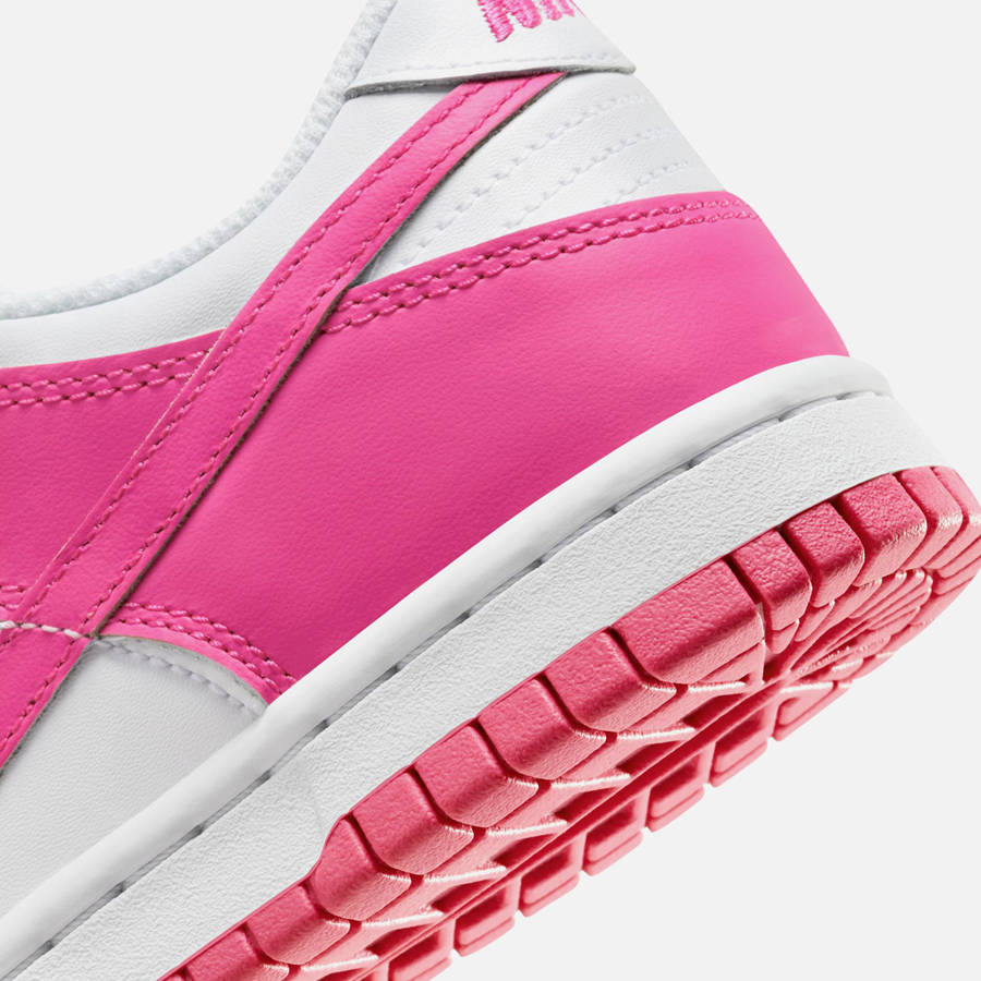 White / Fuchsia Kids' Kith Nike GS Dunk Low Sneakers | 4580-ADMBF