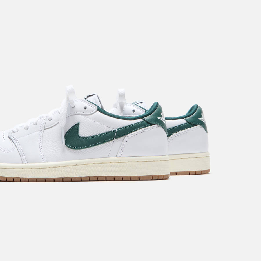 White / Green Men Kith Jordan WMNS Air Jordan 1 Low OG Sneakers | 9205-BRXYP