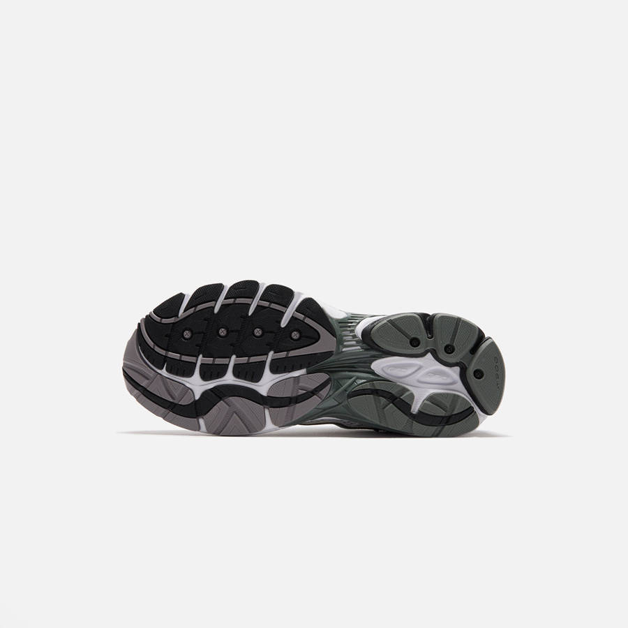 White / Grey Men Kith Saucony Progrid Omni 9 Sneakers | 8306-RBTXP