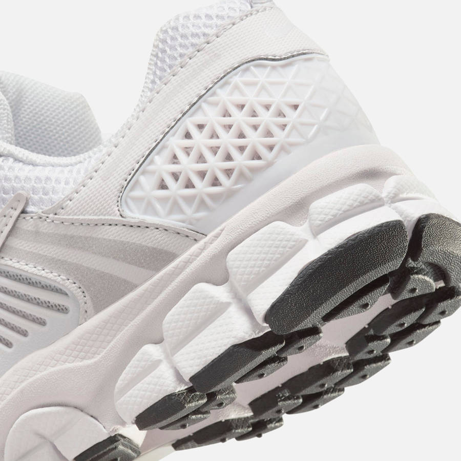 White / Grey / Black Kids' Kith Nike GS Zoom Vomero 5 Sneakers | 8504-PZYHN