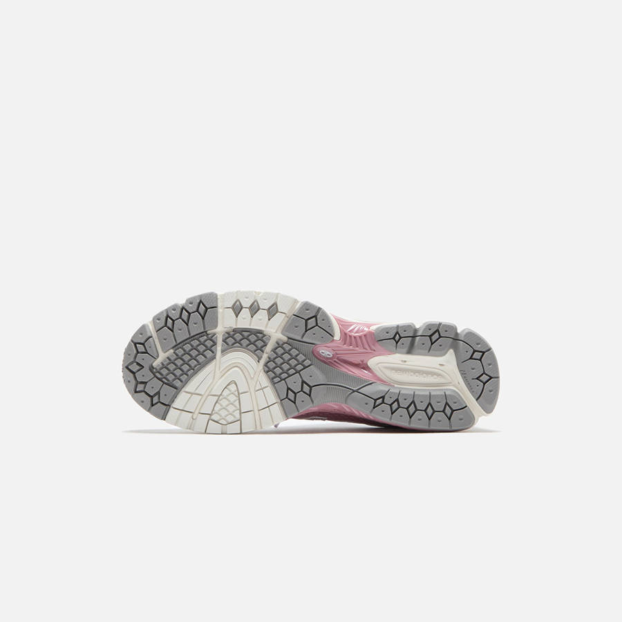 White / Pink Men Kith New Balance 860v2 Sneakers | 0951-KASIP