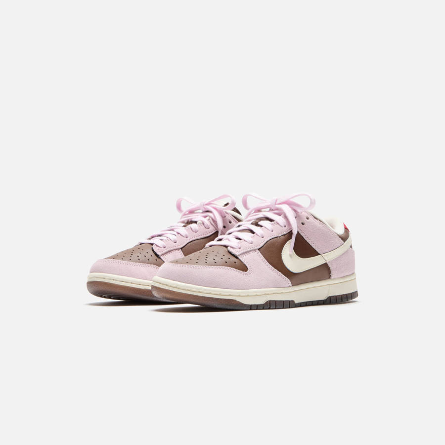 White / Pink Men Kith Nike WMNS Dunk Low Sneakers | 1695-KNAIW