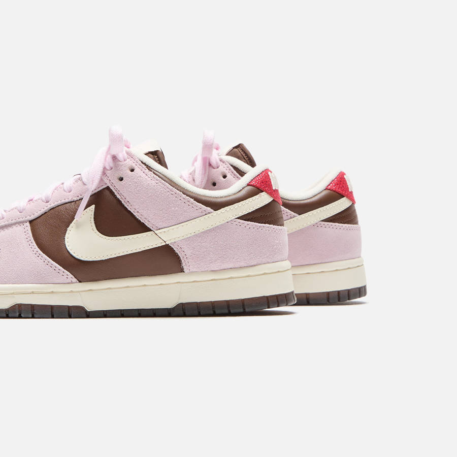 White / Pink Men Kith Nike WMNS Dunk Low Sneakers | 1695-KNAIW