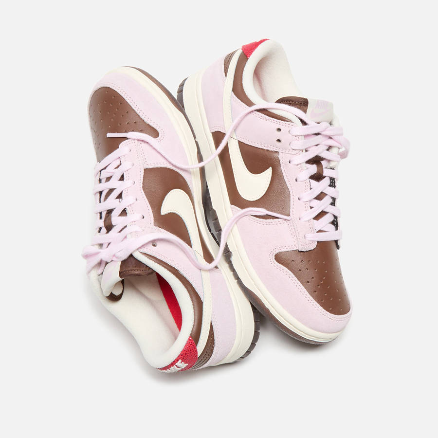 White / Pink Men Kith Nike WMNS Dunk Low Sneakers | 1695-KNAIW