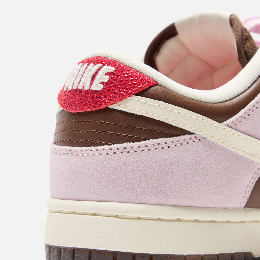 White / Pink Men Kith Nike WMNS Dunk Low Sneakers | 1695-KNAIW