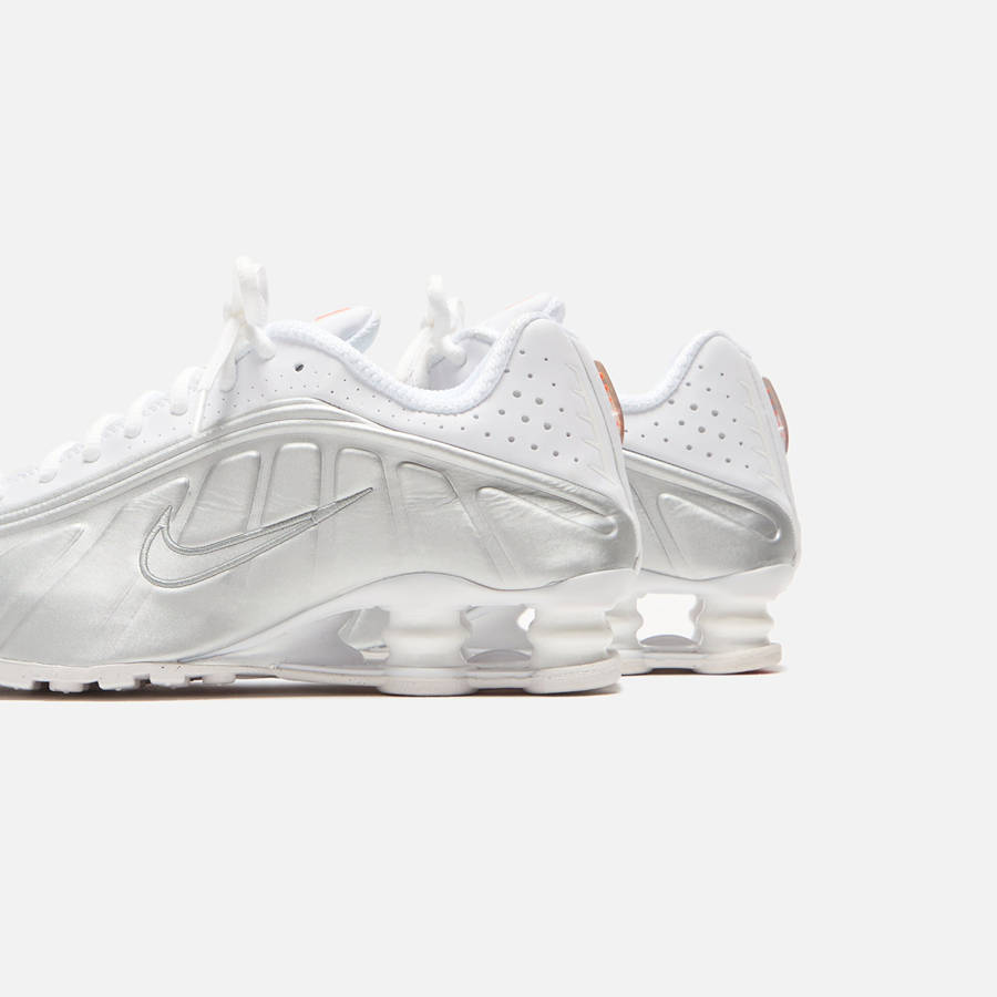 White / Silver / Orange Women Kith Nike WMNS Shox R4 Sneakers | 9146-RGQWN